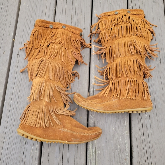 Minnetonka 5-Layer Fringe Wheat Tan Suede Leather Knee High Mocassin Boots 8 - Picture 3 of 8